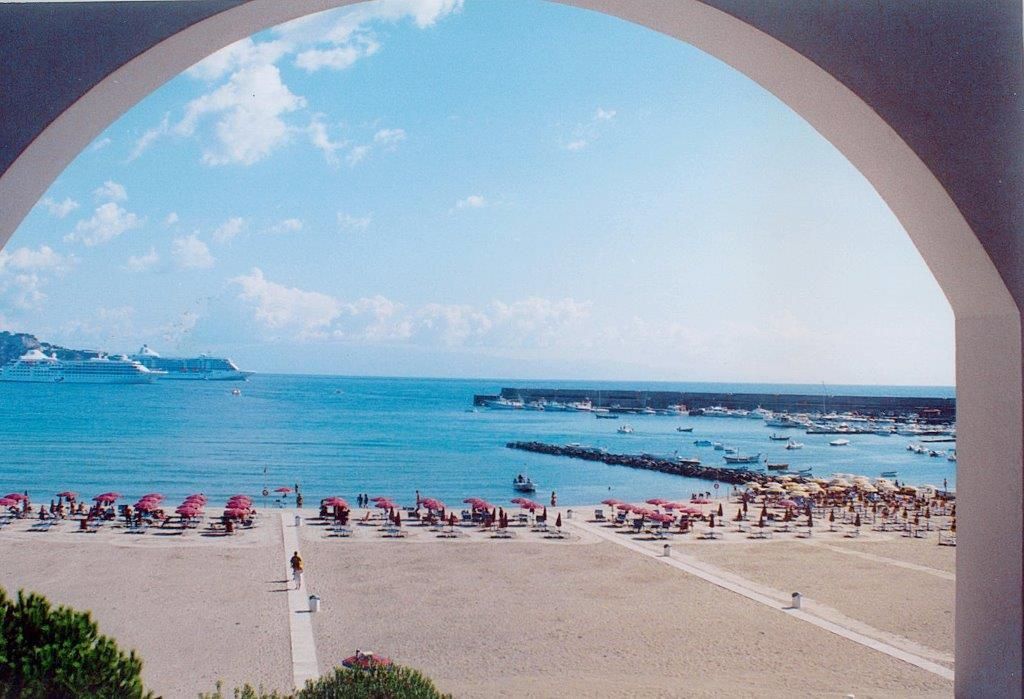 Sporting Baia Hotel Giardini Naxos Exterior photo